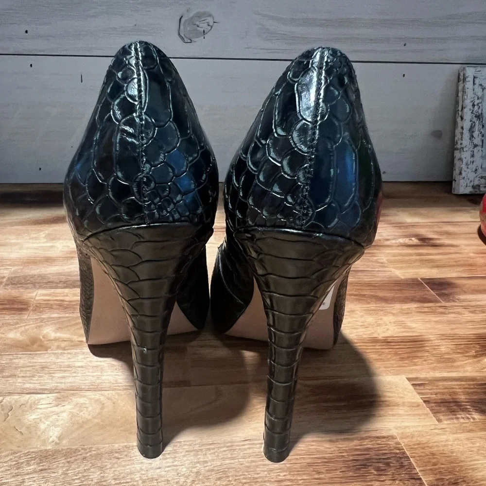 San Marina Black Leather Heel ~ Size 38 EU